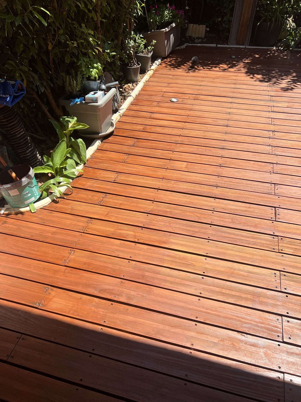 Résultat final de la terrasse en bois protégée au saturateur